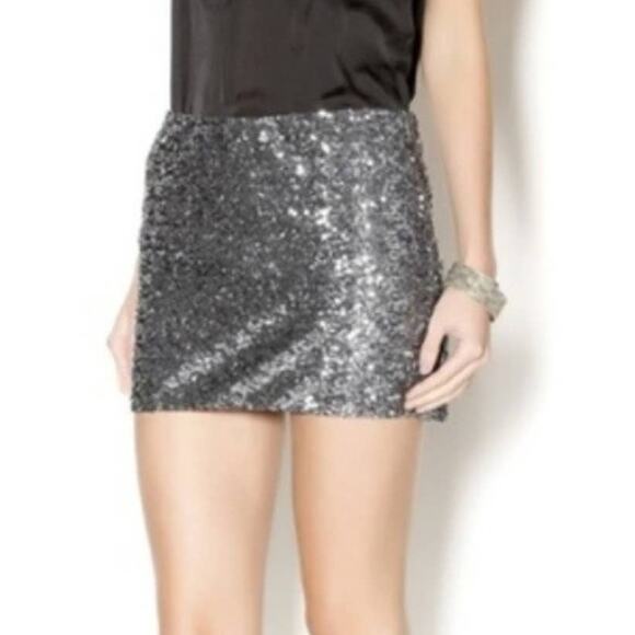 Olivaceous Dresses & Skirts - NWT OLIVACEOUS Champagne Silver Sequin miniskirt size small Swiftie
